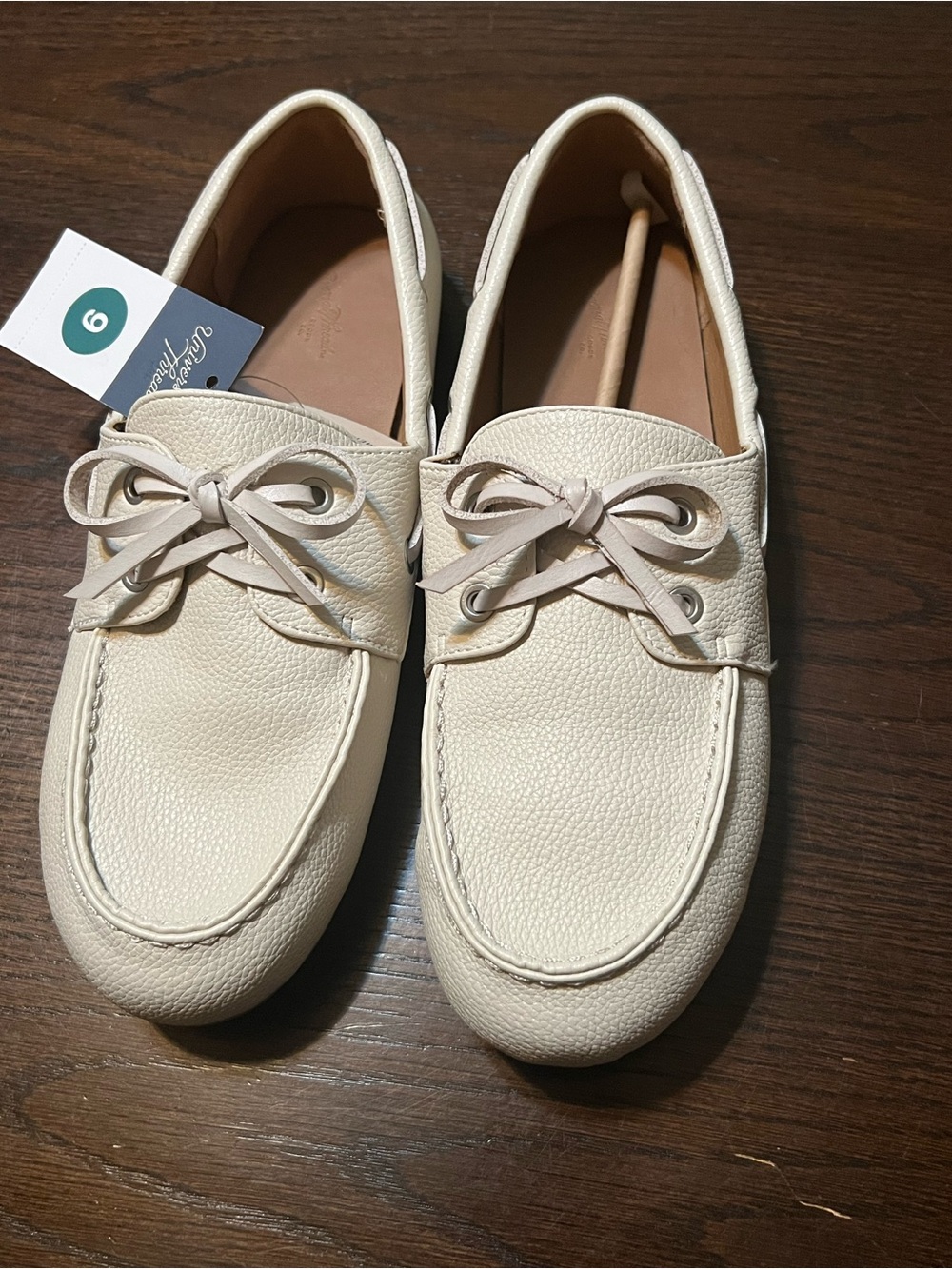 Universal Thread | Cream Pebbled Leather Boat Loafers. Size 9 W